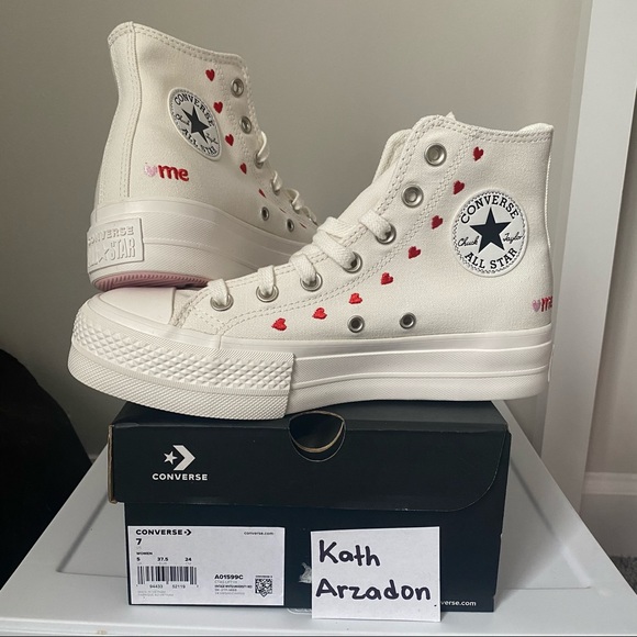 Converse Shoes - Chuck Taylor All Star Lift Platform Embroidered Hearts